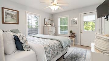 3 makuuhuonetta, silitysrauta/-lauta, ilmainen Wi-Fi, vuodevaatteet