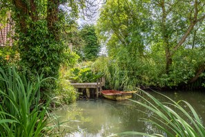 Property grounds - The Granary, Dunstall Green (Newmarket)