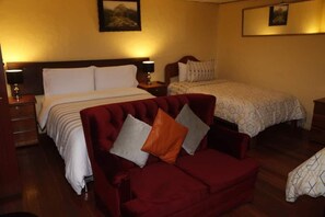 8 chambres, coffres-forts dans les chambres, bureau