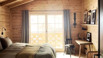 3 quartos, ferros/tábuas de passar roupa, berço de viagem