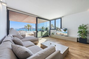 TV - Londres Derecha Beachfront apartment in Puerto Pollensa (Puerto Pollensa)
