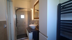 Shower, jetted bath, hair dryer, bidet