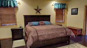 4 Schlafzimmer, Schreibtisch, Bügeleisen/Bügelbrett, Reisekinderbett