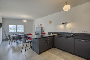 Fridge, microwave, oven, dishwasher