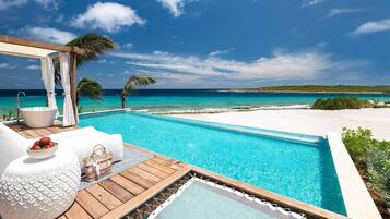 Awa Seaside Butler Bungalow with Private Pool | Hypo-allergenic bedding, free minibar, in-room safe, blackout drapes