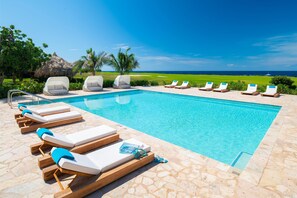 9 outdoor pools