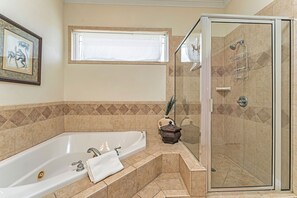 Combined shower/tub, jetted tub, hair dryer, towels