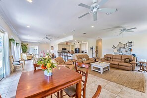 Smart-TV, DVD-Player, Bücher