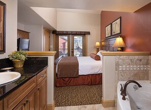 Duschwanne, Haartrockner, Handtücher, Seife