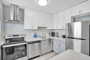 Fridge, microwave, oven, stovetop - Astoria Suite 2BD/2BA Miami Beach Lincoln Casa (Miami Beach)