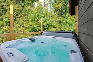 Tina de hidromasaje al aire libre