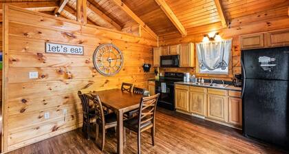 Close to Downtown Hot Tub Pet Friendly