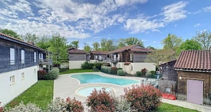 2/4-PERSON APARTMENT IN "LES TERRASSES DU LAC" VACATION RESIDENCE