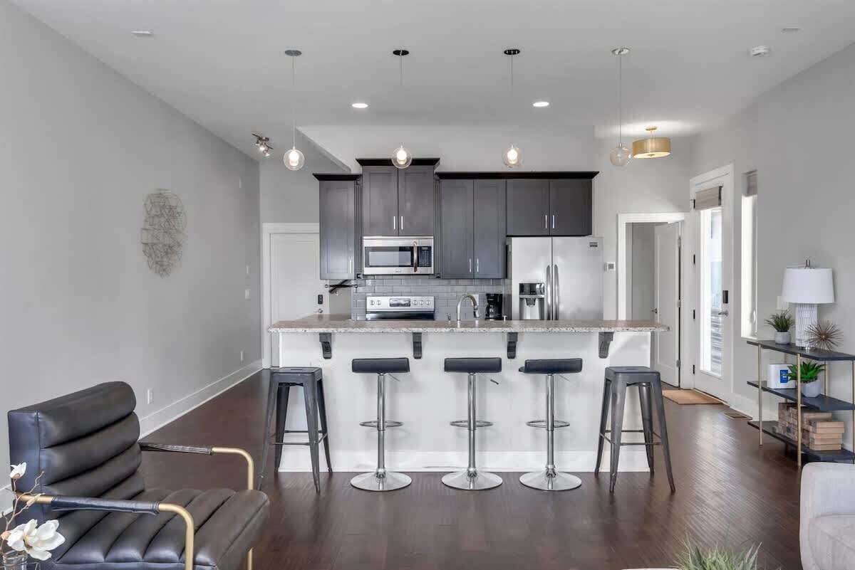 Kühlschrank, Mikrowelle, Ofen, Geschirrspüler