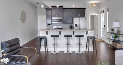 Nashville Retreat • Rooftop Skyline Views