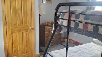 2 bedrooms, iron/ironing board, travel cot, free WiFi
