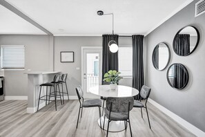 Dining - Madison Suite 2 BD/2BA Miami Beach Lincoln Casa (Miami Beach)