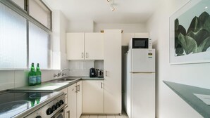 Private kitchen - Bright and Sunny Studio Apartment (Neutral Bay)