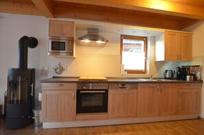 雪櫃、微波爐、焗爐、爐具