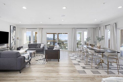 Stunning Lake Views, Pool, Dream Kitchen, Grill