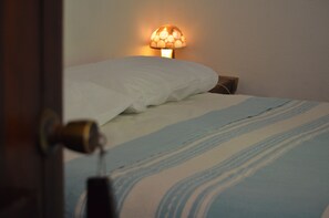 1 bedroom, free WiFi, bed sheets - Cabana Areca at Cabanas Maracuya minutes from the beach (Brisas de Zicatela)