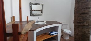 Shower, towels, soap, toilet paper - Cabana Areca at Cabanas Maracuya minutes from the beach (Brisas de Zicatela)