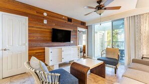 Fernseher, Videospiele, DVD-Player, Tischtennisplatte