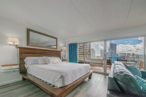 1 habitación, tabla de planchar con plancha y cuna de viaje 