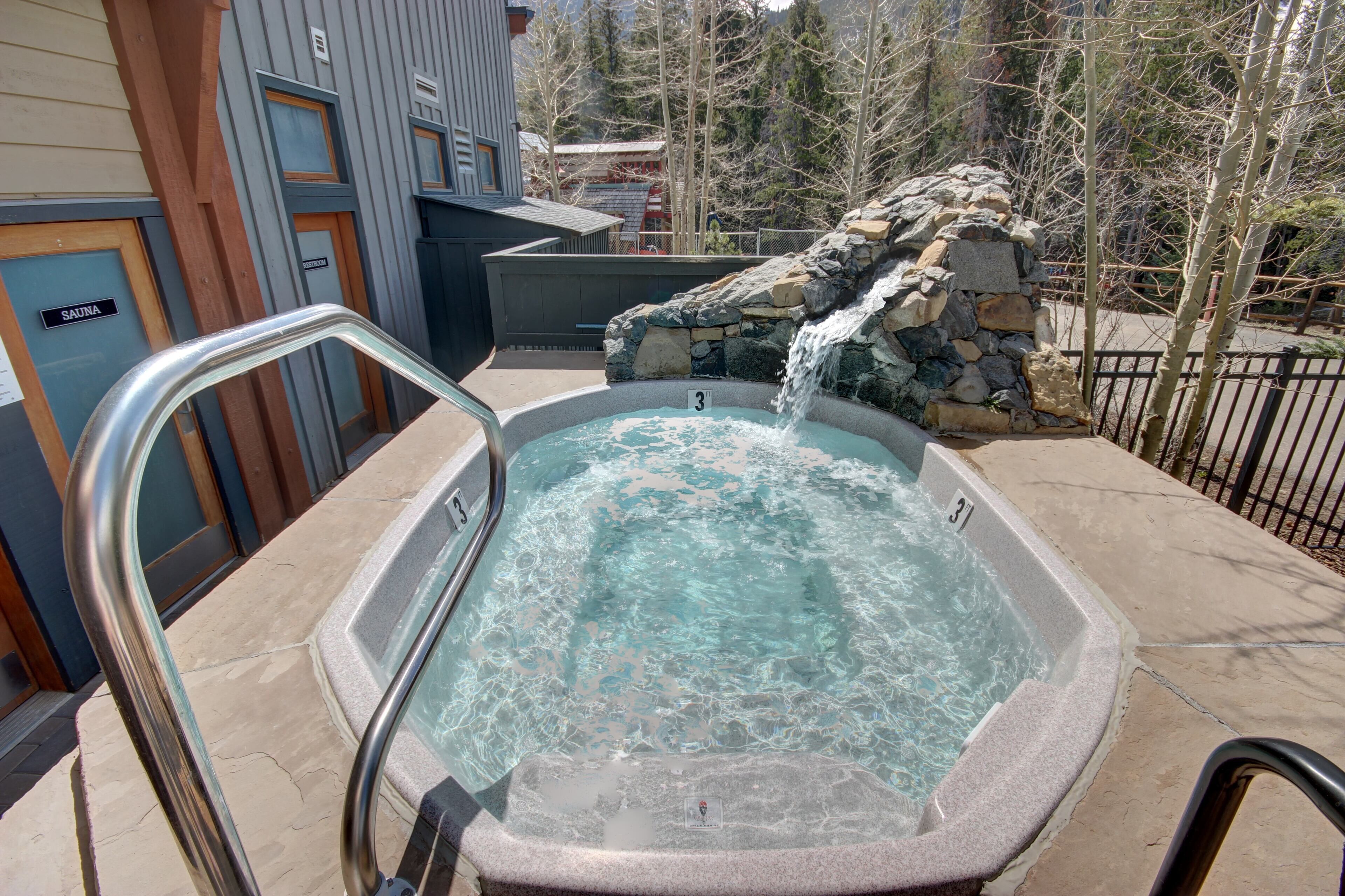 Design Condo, 2 Bedrooms, Pool Access, Resort View (Black Bear 8053) | Outdoor spa tub