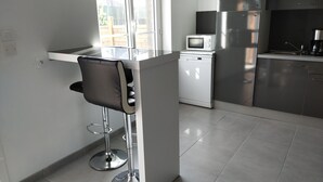 茶具/咖啡用具、冰箱、微波炉、烤箱