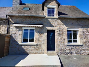 Exterior detail - House in the countryside, 15 minutes from the beach. (Pluduno)