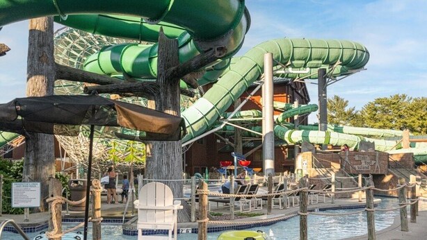 A heated pool - Wisconsin Dells | Friends Lake Getaway | Pool + Lake | 2BR (Lake Delton)