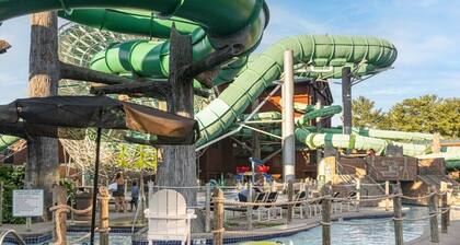 Wisconsin Dells | Friends Lake Getaway | Pool + Lake | 2BR