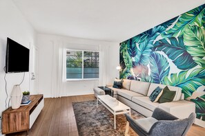 Smart TV - KeyWest suite 2BD/1BA SoBe walk to LincolnRD & Bay (Miami Beach)