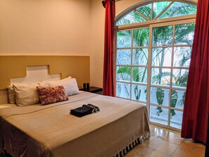 9 Schlafzimmer, Reisekinderbett, kostenloses WLAN, Bettwäsche