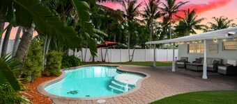 Beautiful tropical villa with heated pool, modern furniture - close to the beach