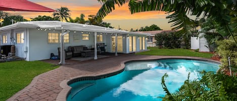 حمّام سباحة مُدفَّأ