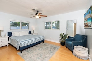 3 bedrooms, memory foam beds, iron/ironing board, free WiFi - Beautiful tropical villa with heated pool, modern furniture - close to the beach (Pompano Beach)