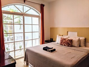 6 bedrooms, travel crib, WiFi