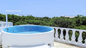Bathtub spa outdoor