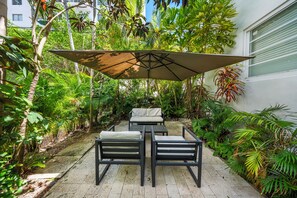 Terrace/patio - Ocean Suite 2BD/1BA steps to LincolnRd SoBe (Miami Beach)