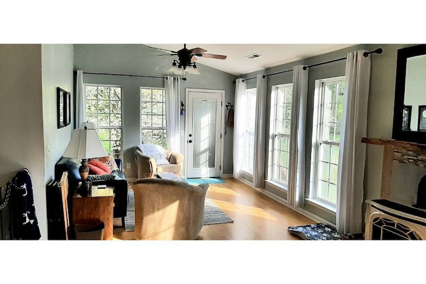 Lakefront Home- Pets, Firepit, Jukebox, Pool Table, Canoe, Kayak - Crossville, TN