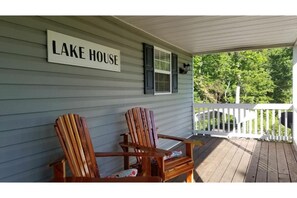 Terrace/patio - Summer Fun! Lake House - PETS, jukebox, pool table, firepit, canoe, kayak (Crossville)