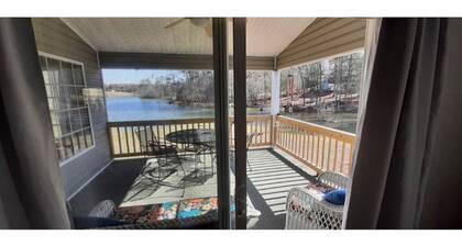 Summer Fun! Lake House - PETS, jukebox, pool table, firepit, canoe, kayak