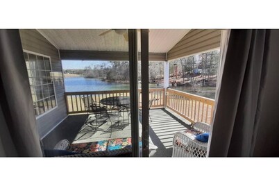 Summer Fun! Lake House - PETS, jukebox, pool table, firepit, canoe, kayak