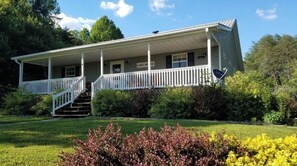 Exterior - Summer Fun! Lake House - PETS, jukebox, pool table, firepit, canoe, kayak (Crossville)