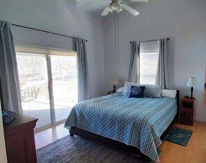 3 bedrooms, iron/ironing board, travel crib, free WiFi - Lakefront Home- PETS, firepit, jukebox, pool table, canoe, kayak (Crossville)