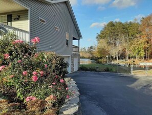 Property grounds - Lakefront Home- PETS, firepit, jukebox, pool table, canoe, kayak (Crossville)