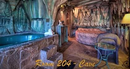 1 King Bed Theme 1 Jetted Tub Non-Smoking(Theme 1 - Jungle, Cave, or 50s Theme)