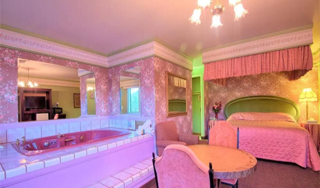 1 bedroom, desk, alarm clocks